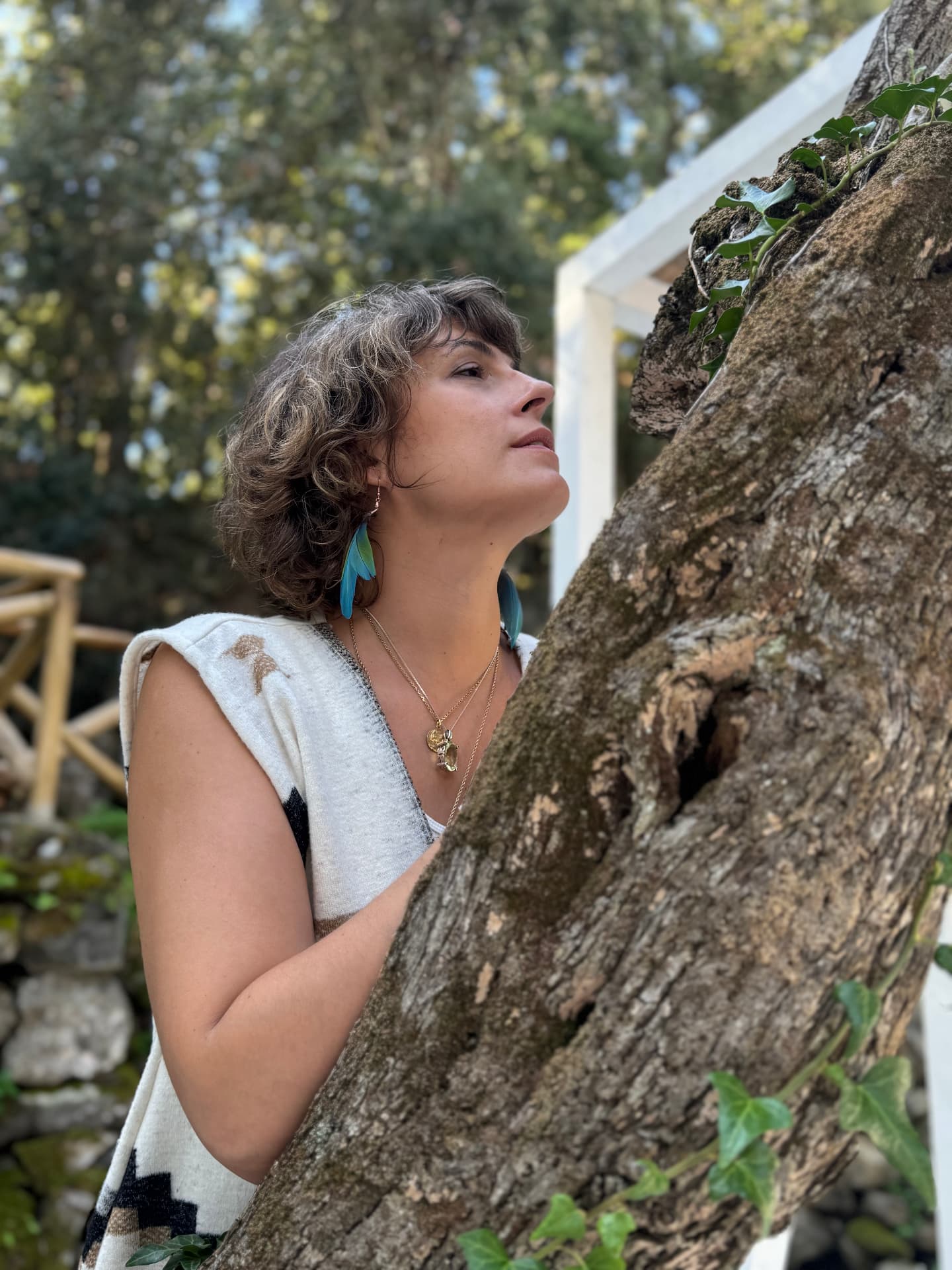 Camille Soustra, le regard levé vers la lumière